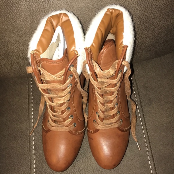 *NEVER WORN* Chestnut Faux Leather Platform Bootie - Picture 2 of 7